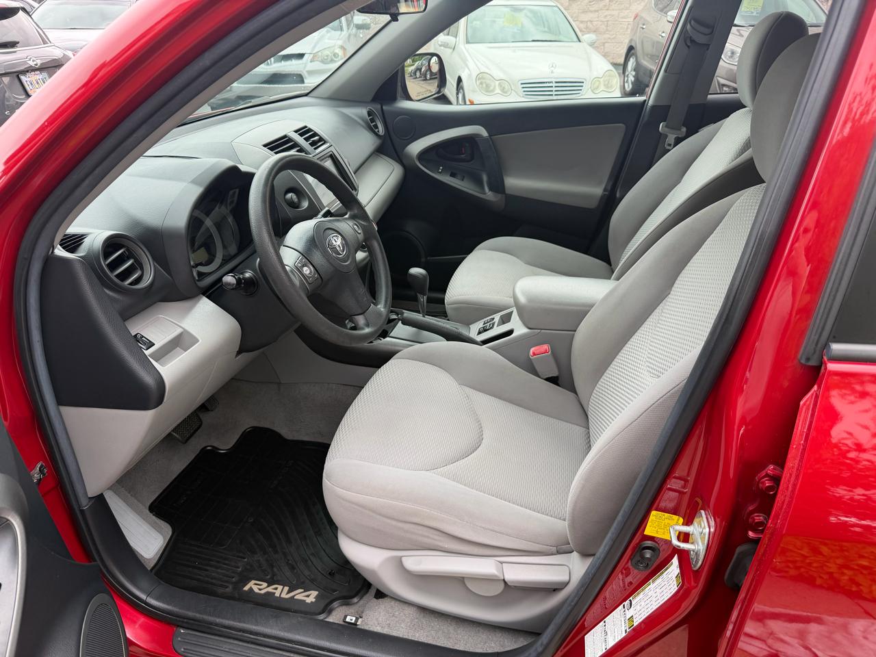 Toyota RAV4 Base I4 4WD 2012