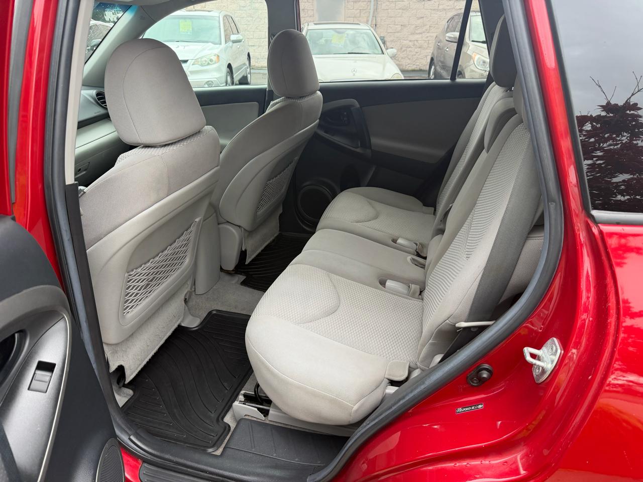 Toyota RAV4 Base I4 4WD 2012
