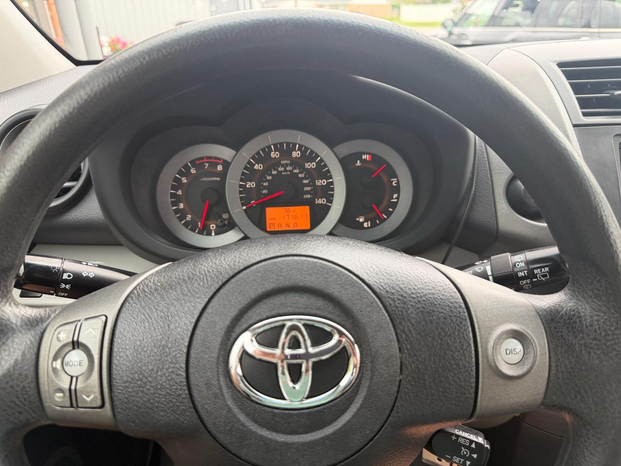 Toyota RAV4 Base I4 4WD 2012