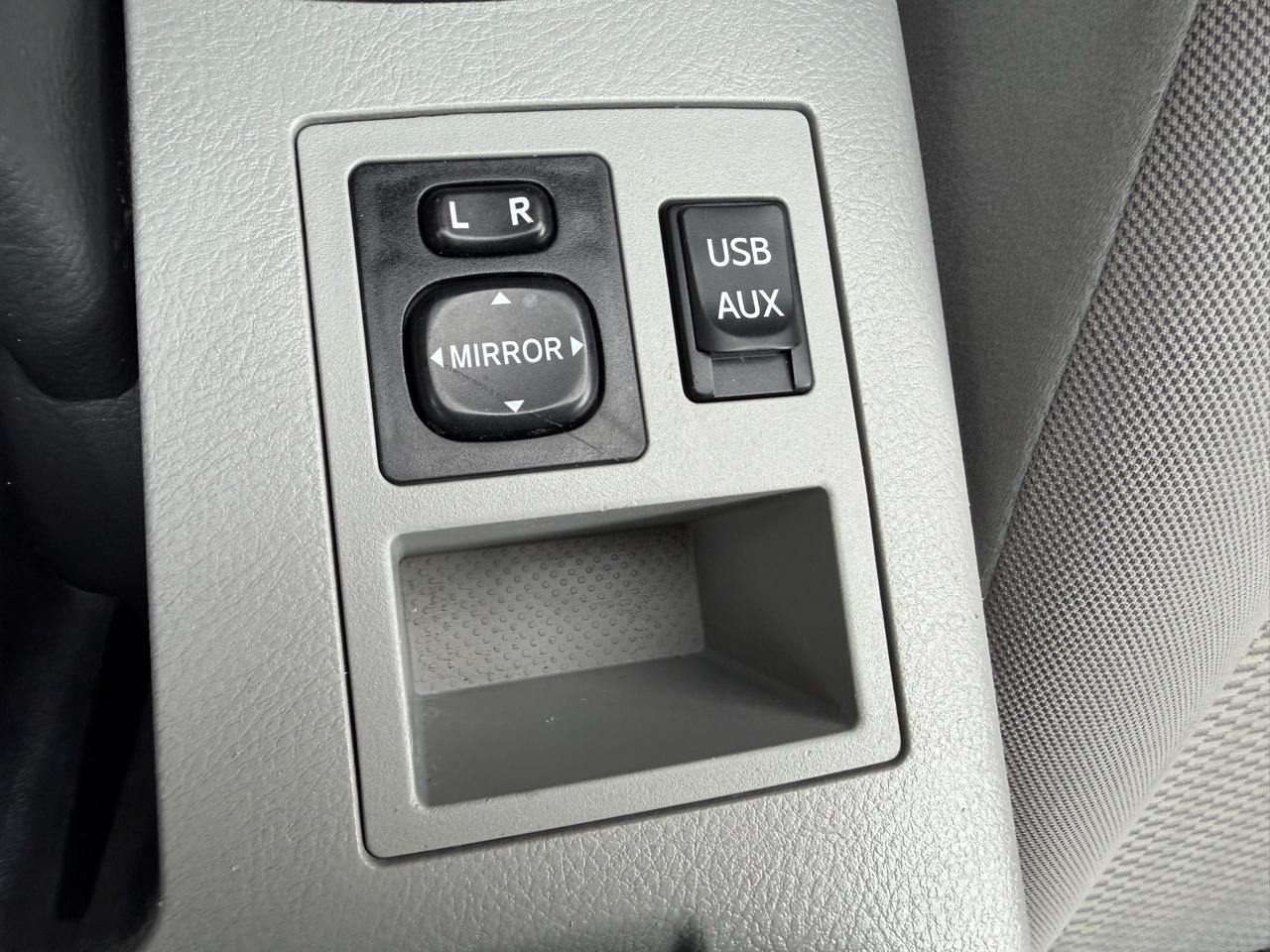 Toyota RAV4 Base I4 4WD 2012