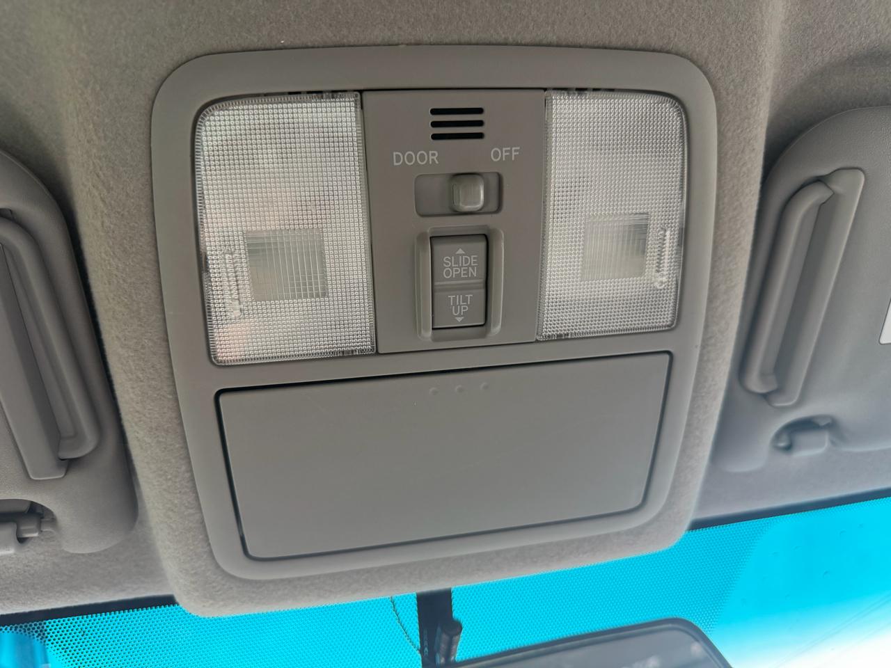 Toyota RAV4 Base I4 4WD 2012