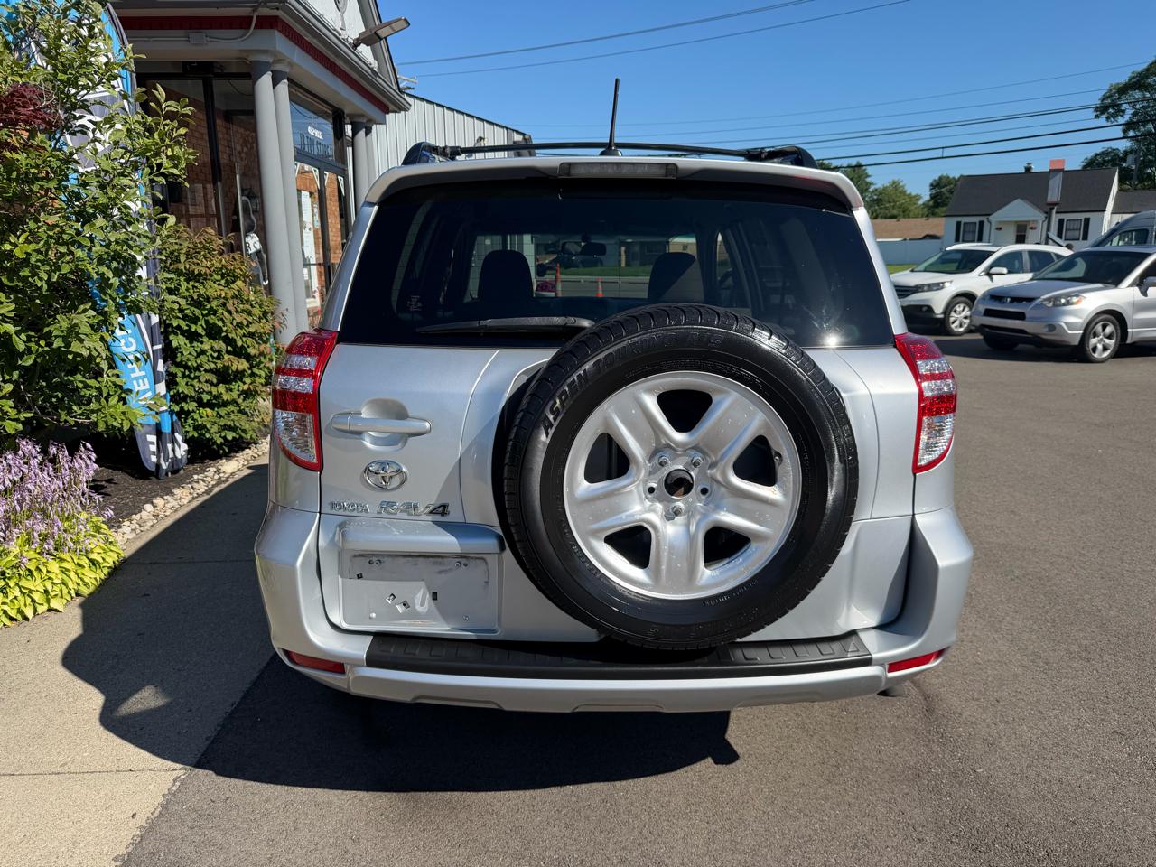 Toyota RAV4 Base I4 2WD 2010