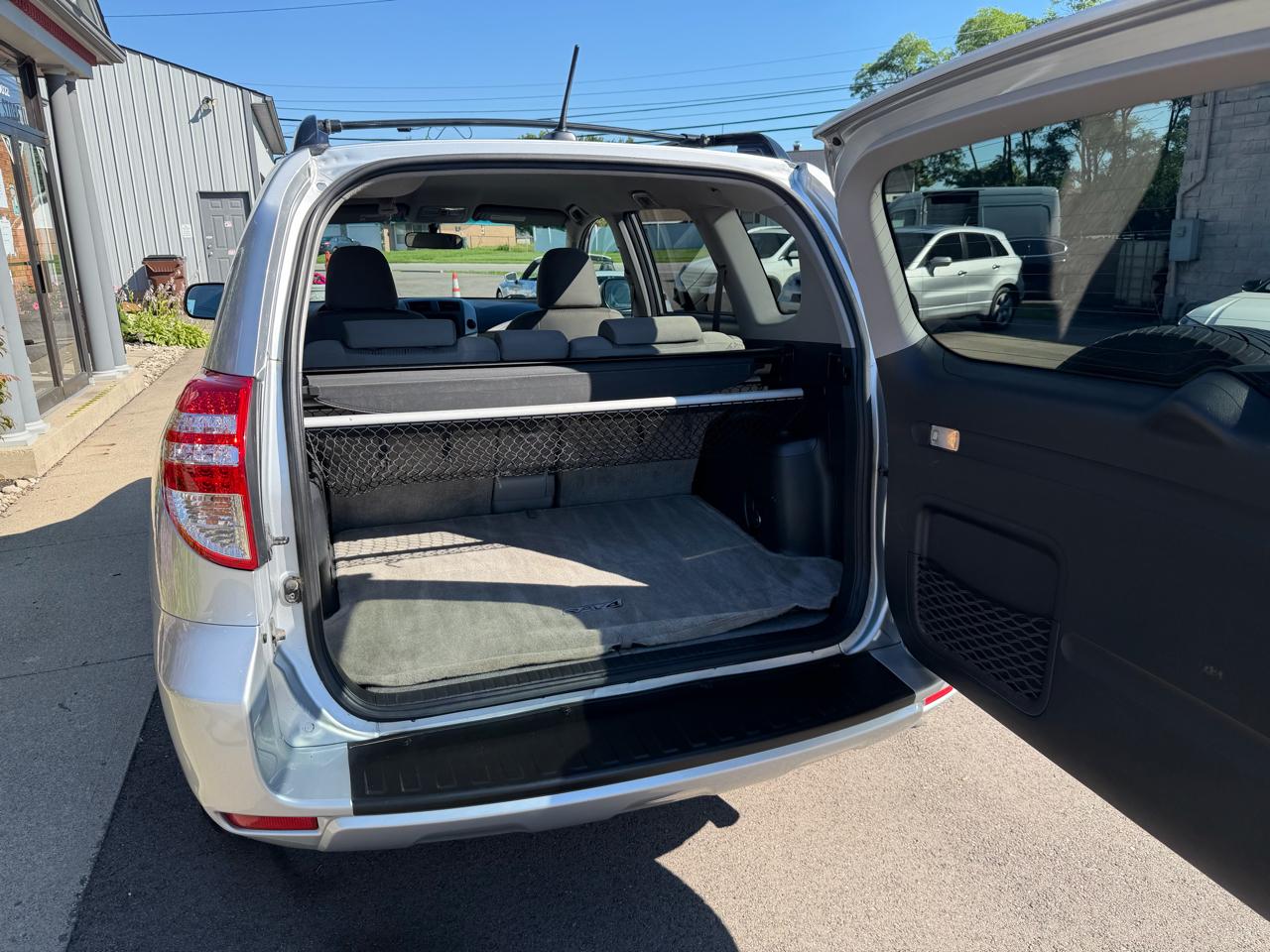 Toyota RAV4 Base I4 2WD 2010
