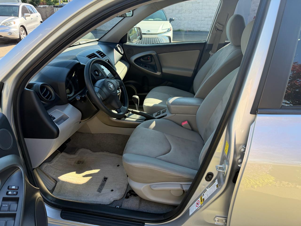 Toyota RAV4 Base I4 2WD 2010