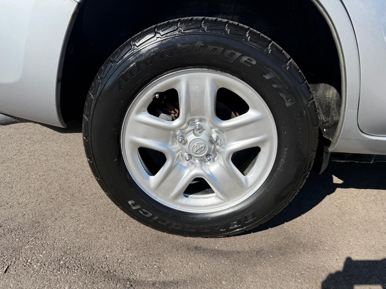 Toyota RAV4 Base I4 2WD 2010