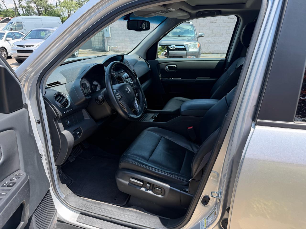 Honda Pilot EX-L 4WD 5-Spd AT with Navigation 2012