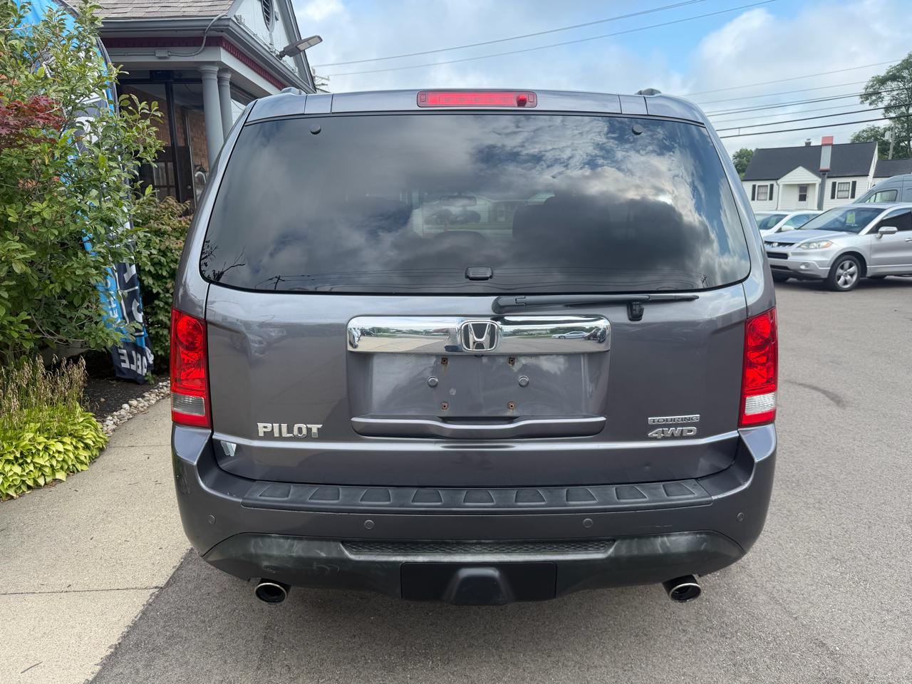 Honda Pilot Touring 4WD 5-Spd AT with DVD 2014