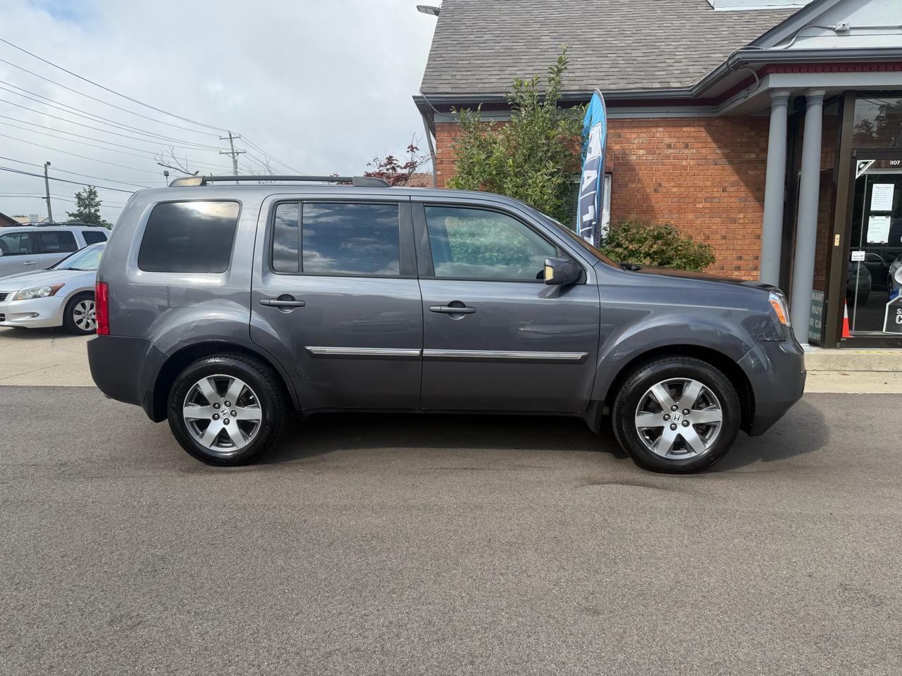 Honda Pilot Touring 4WD 5-Spd AT with DVD 2014
