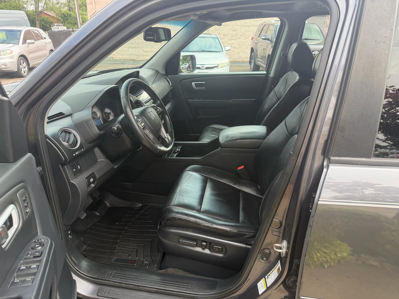 Honda Pilot Touring 4WD 5-Spd AT with DVD 2014