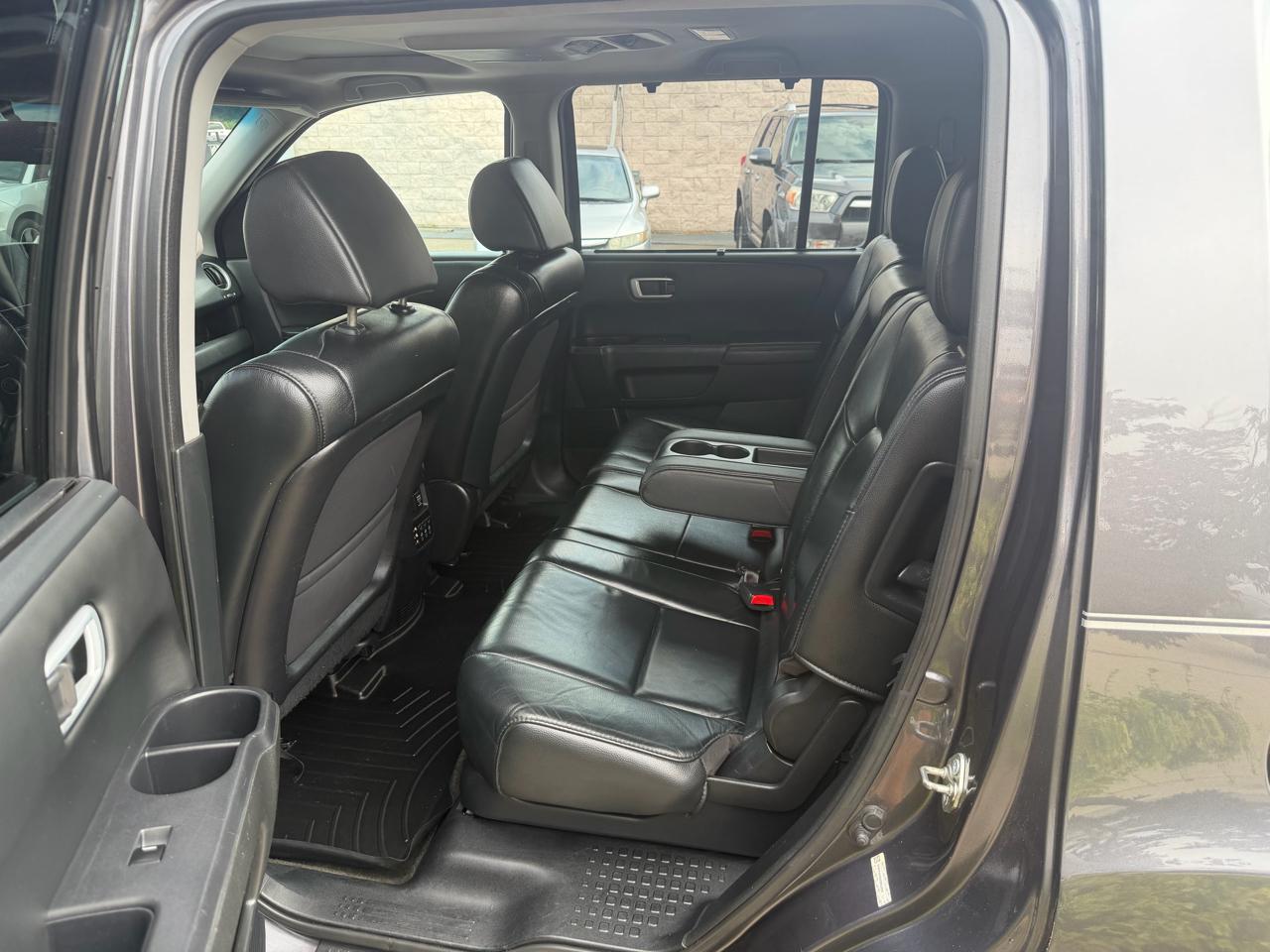 Honda Pilot Touring 4WD 5-Spd AT with DVD 2014
