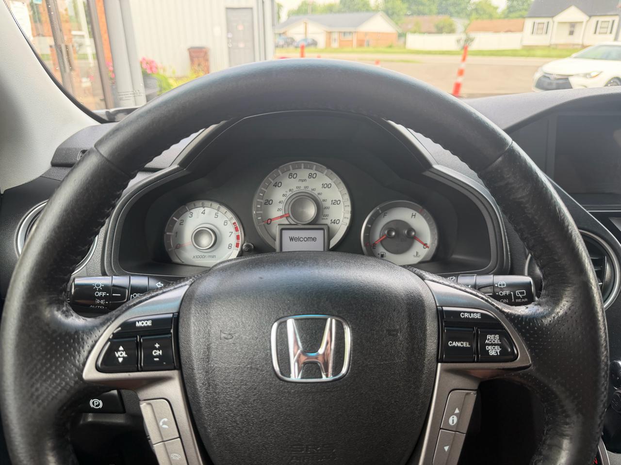 Honda Pilot Touring 4WD 5-Spd AT with DVD 2014