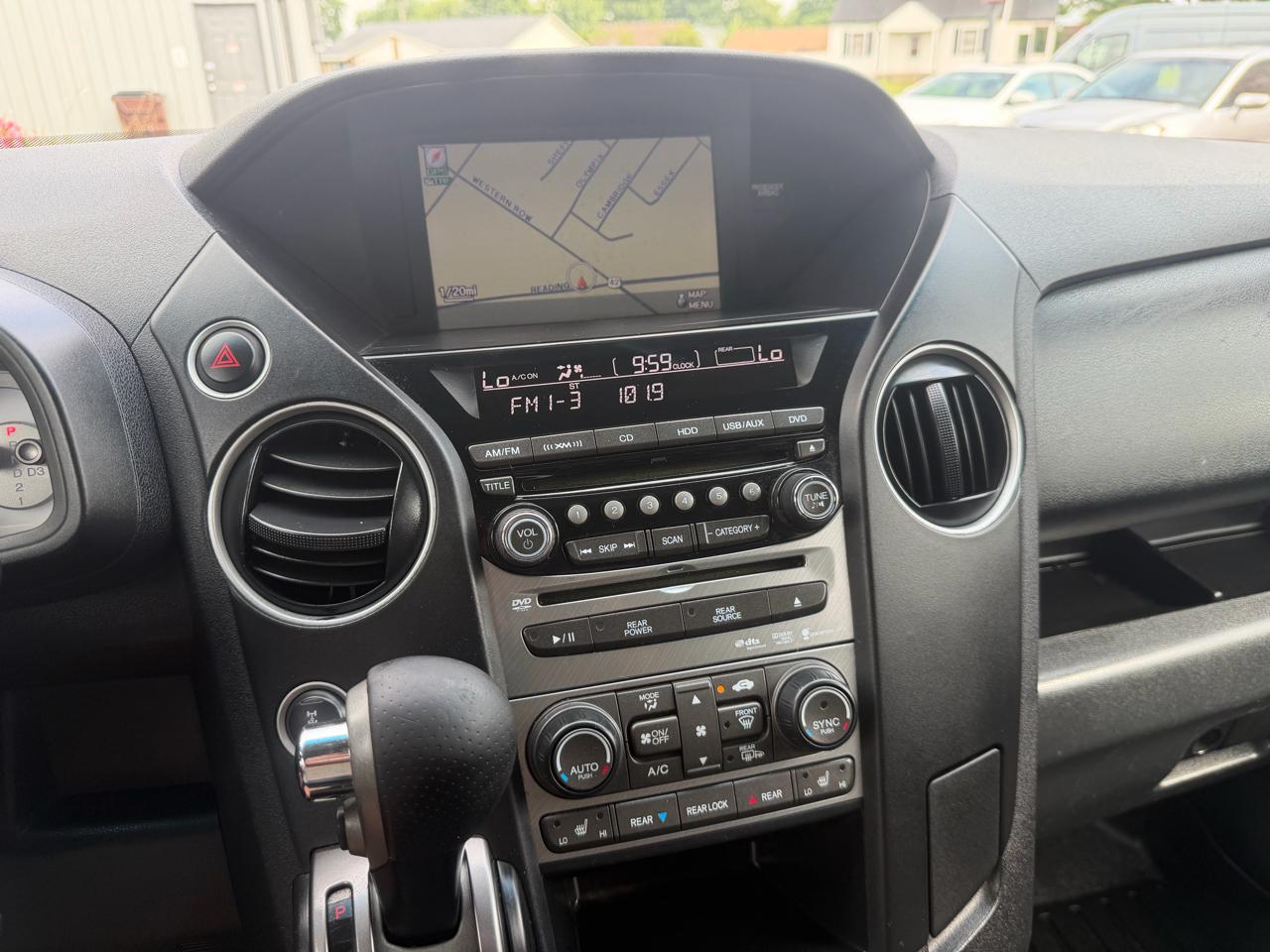 Honda Pilot Touring 4WD 5-Spd AT with DVD 2014
