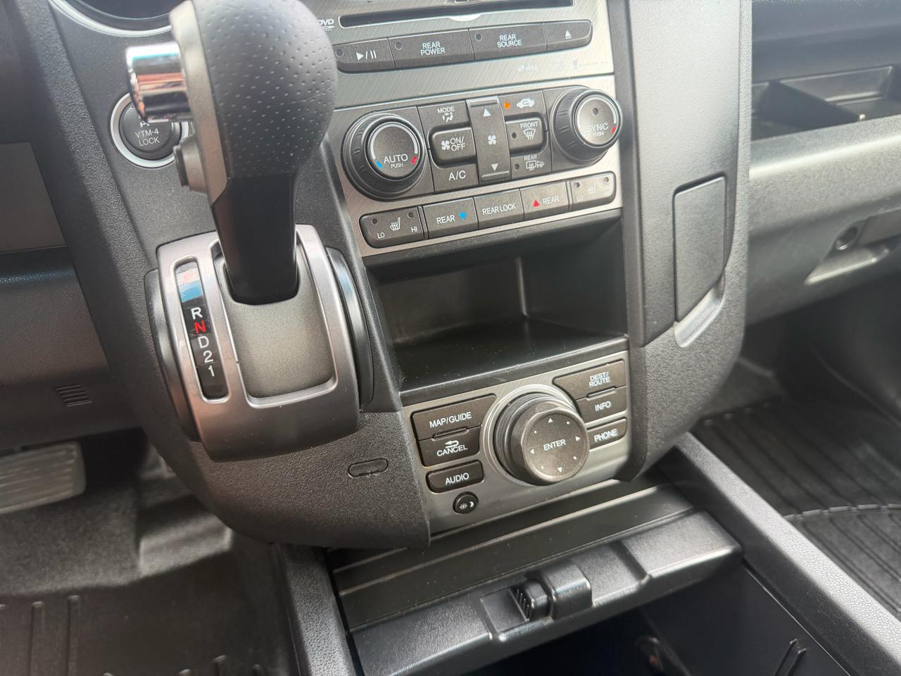 Honda Pilot Touring 4WD 5-Spd AT with DVD 2014