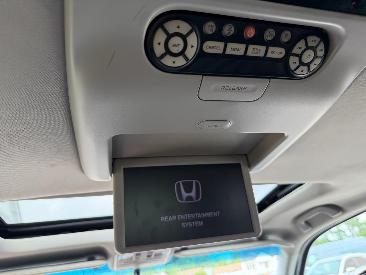 Honda Pilot Touring 4WD 5-Spd AT with DVD 2014