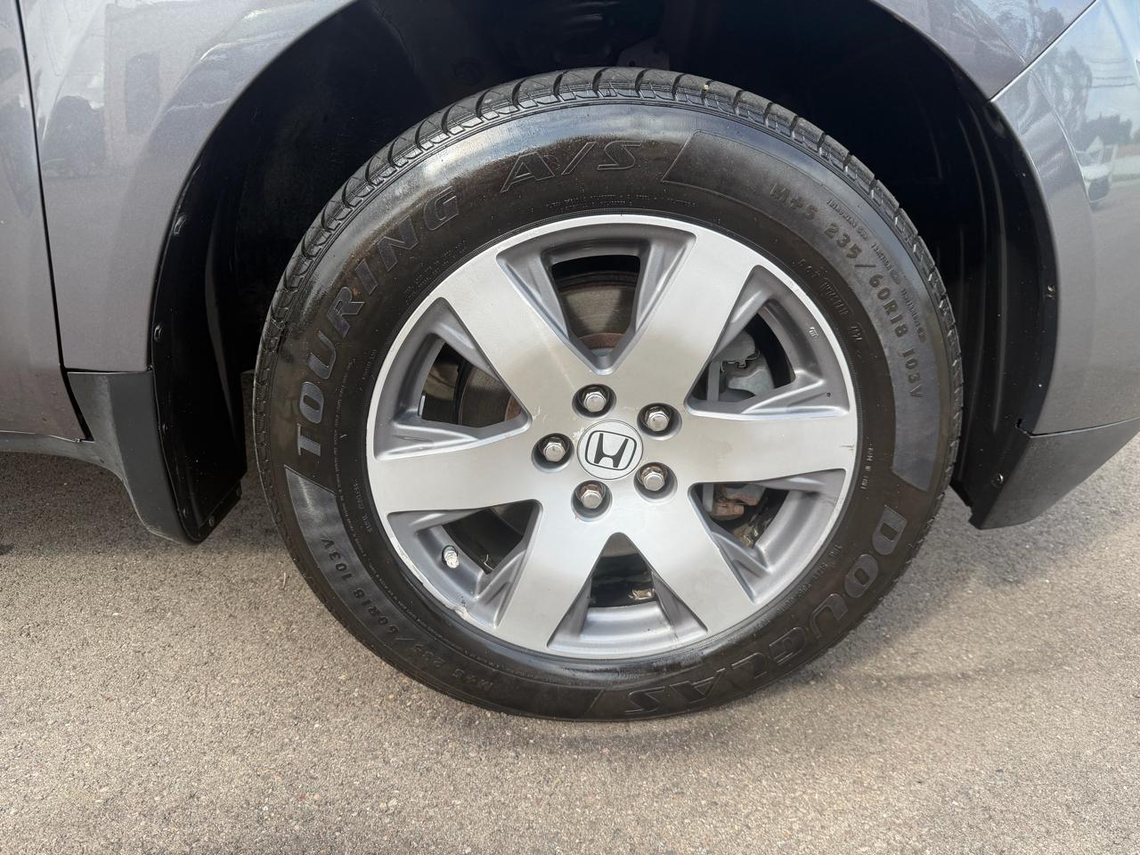Honda Pilot Touring 4WD 5-Spd AT with DVD 2014