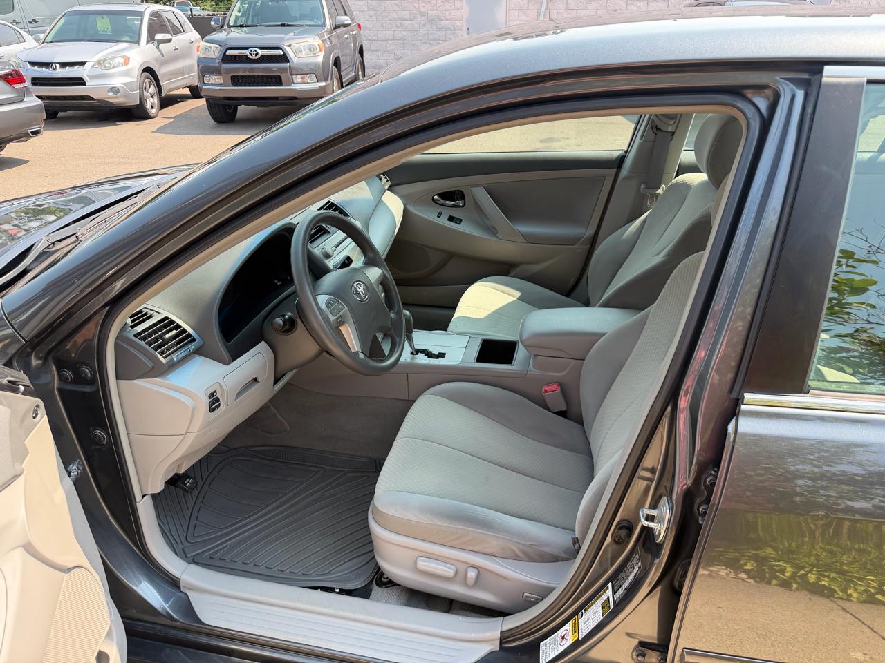 Toyota Camry LE 5-Spd AT 2009