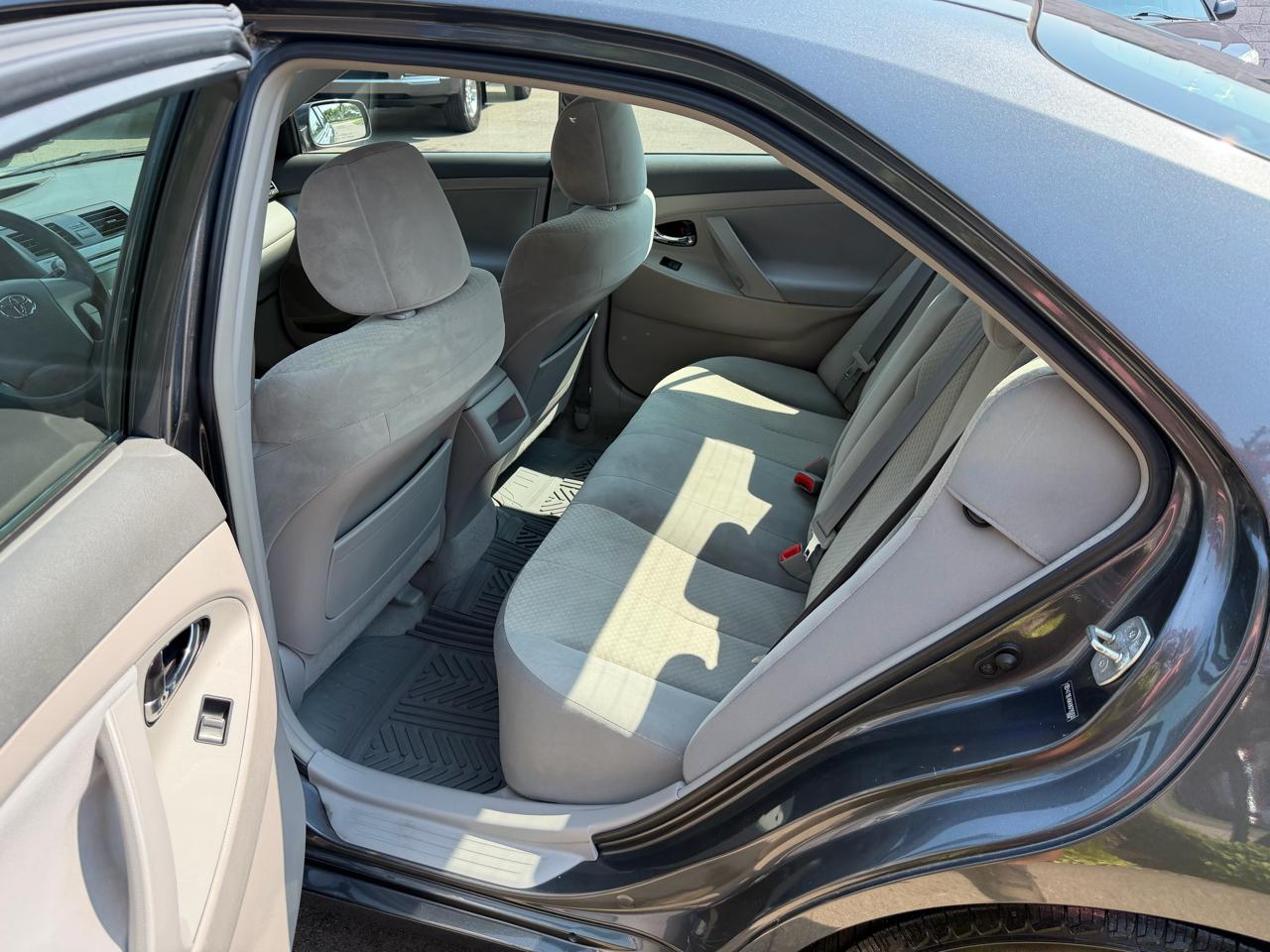Toyota Camry LE 5-Spd AT 2009