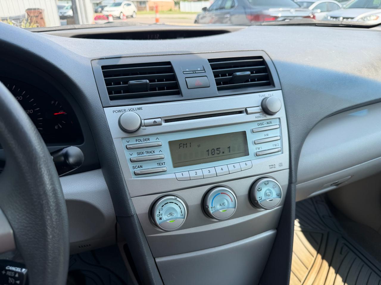 Toyota Camry LE 5-Spd AT 2009