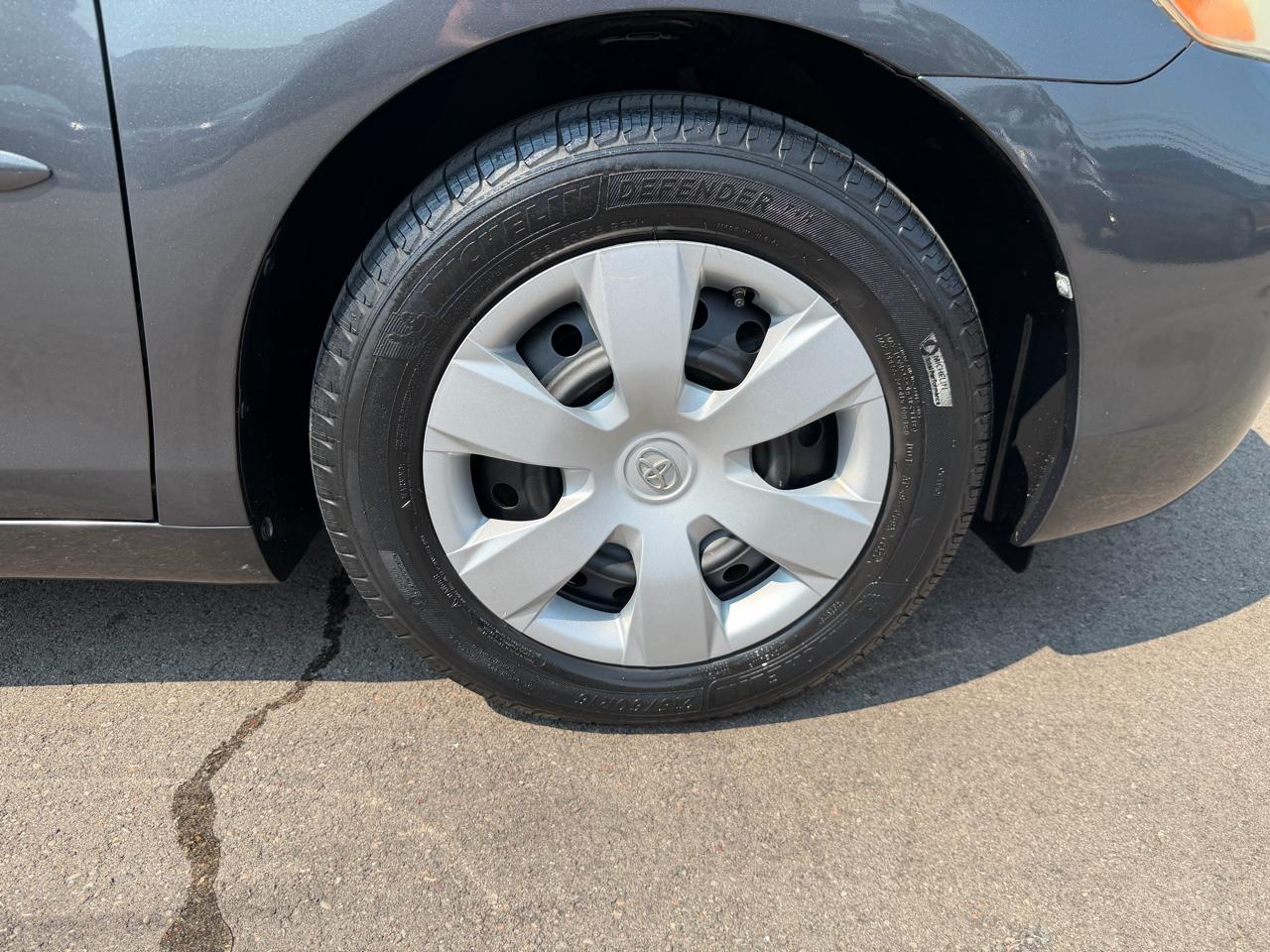 Toyota Camry LE 5-Spd AT 2009