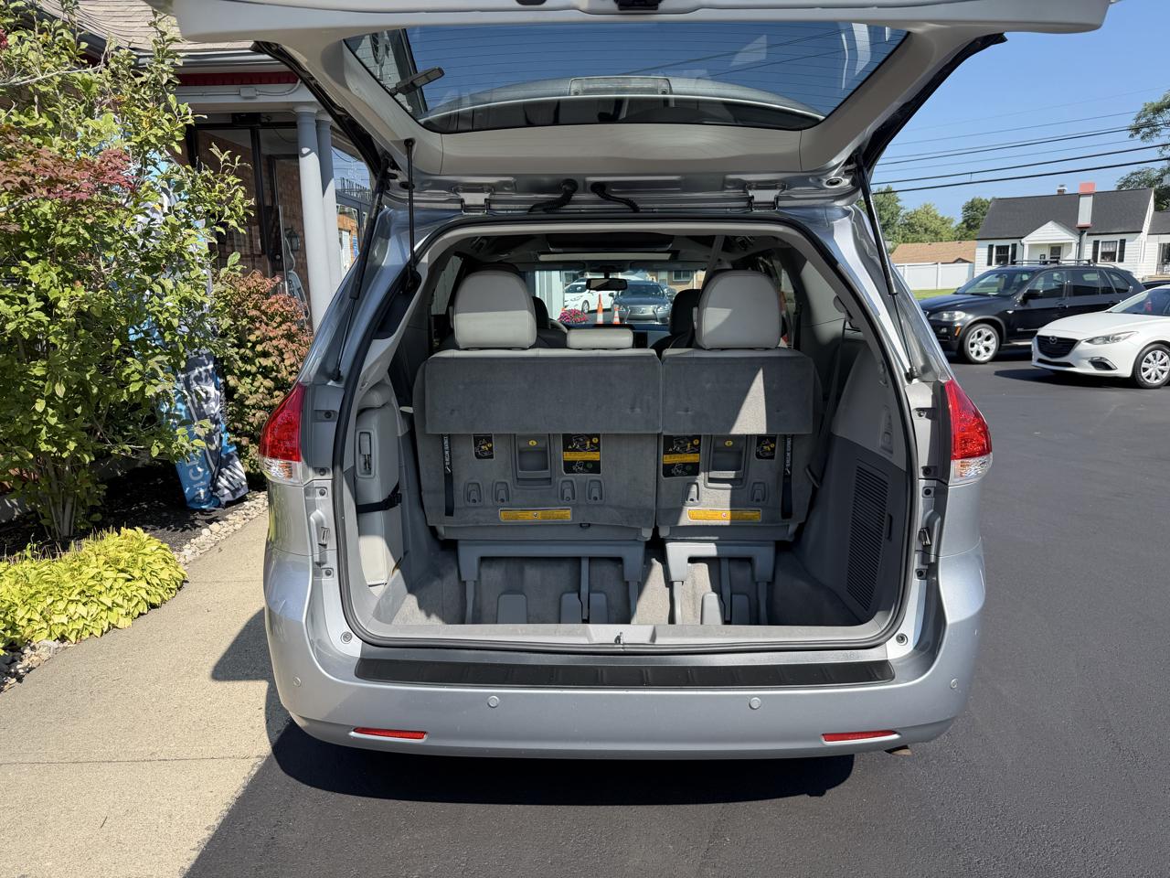 Toyota Sienna XLE FWD 8-Passenger V6 2014