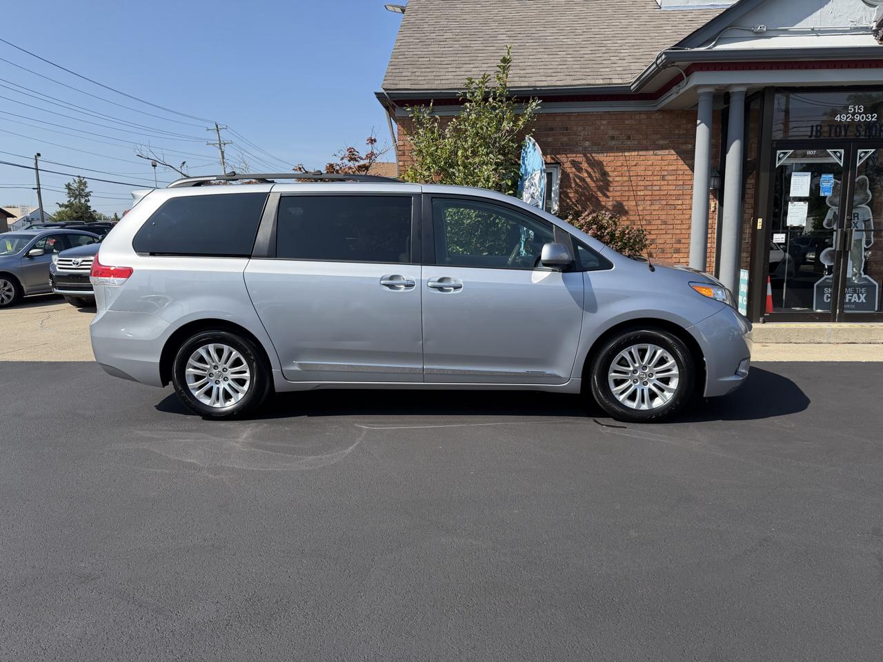 Toyota Sienna XLE FWD 8-Passenger V6 2014
