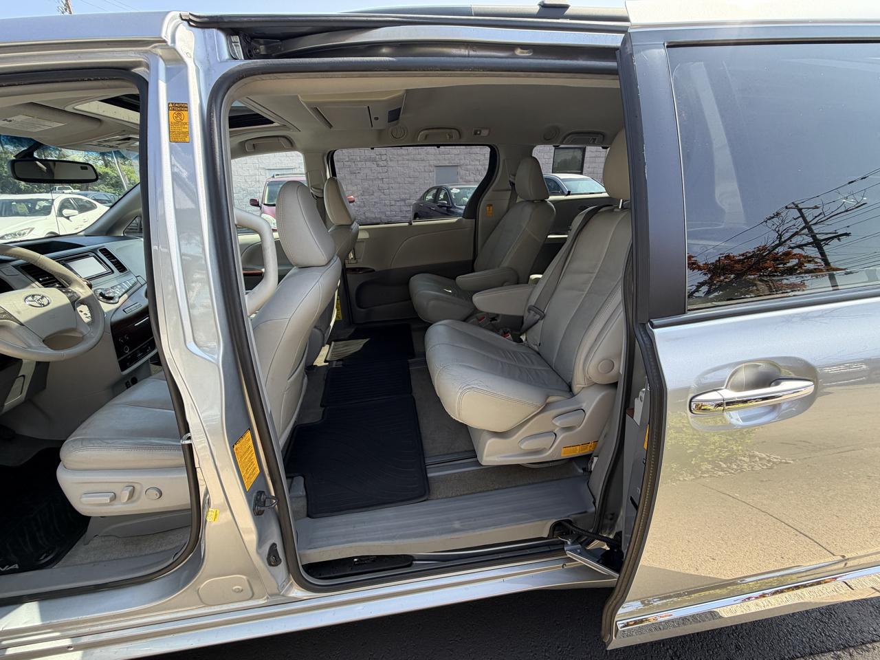 Toyota Sienna XLE FWD 8-Passenger V6 2014