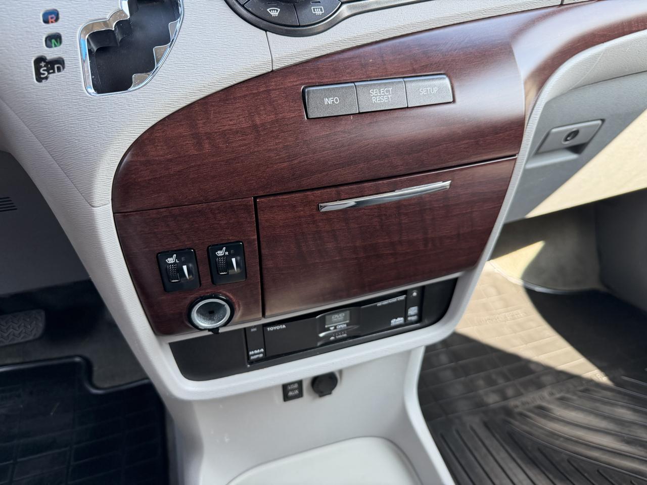 Toyota Sienna XLE FWD 8-Passenger V6 2014