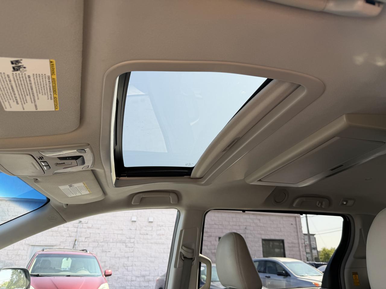 Toyota Sienna XLE FWD 8-Passenger V6 2014