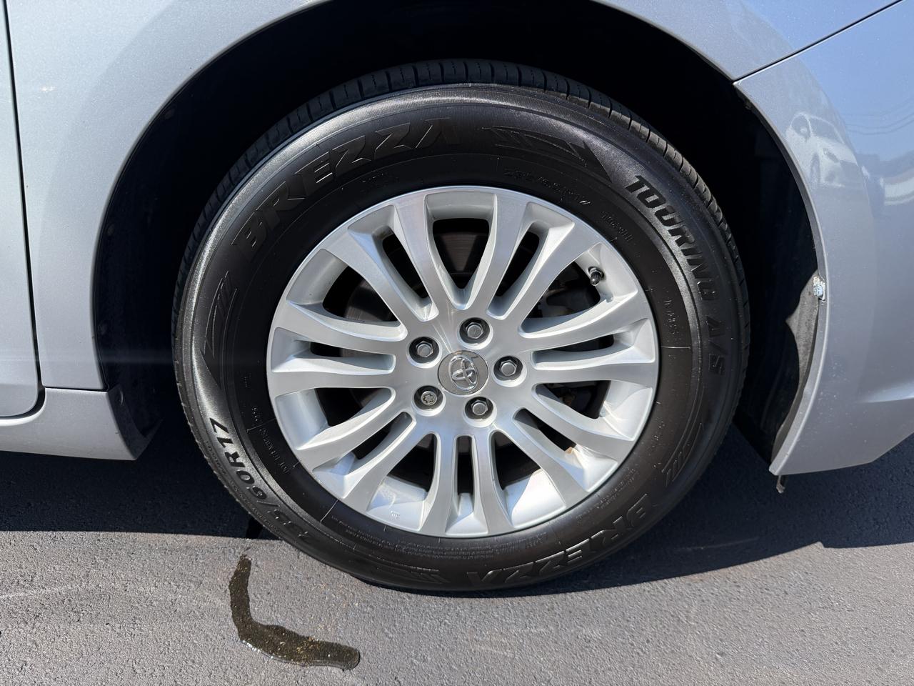 Toyota Sienna XLE FWD 8-Passenger V6 2014