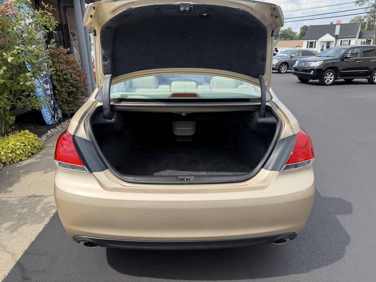 Toyota Avalon Limited 2011