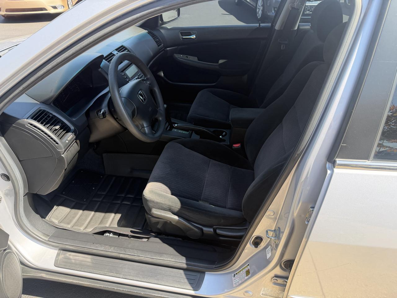Honda Accord LX sedan AT 2004