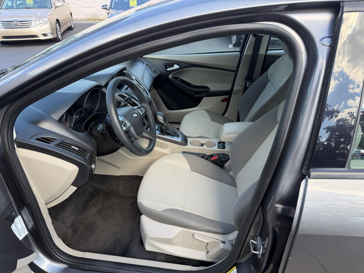 Ford Focus SE Sedan 2014
