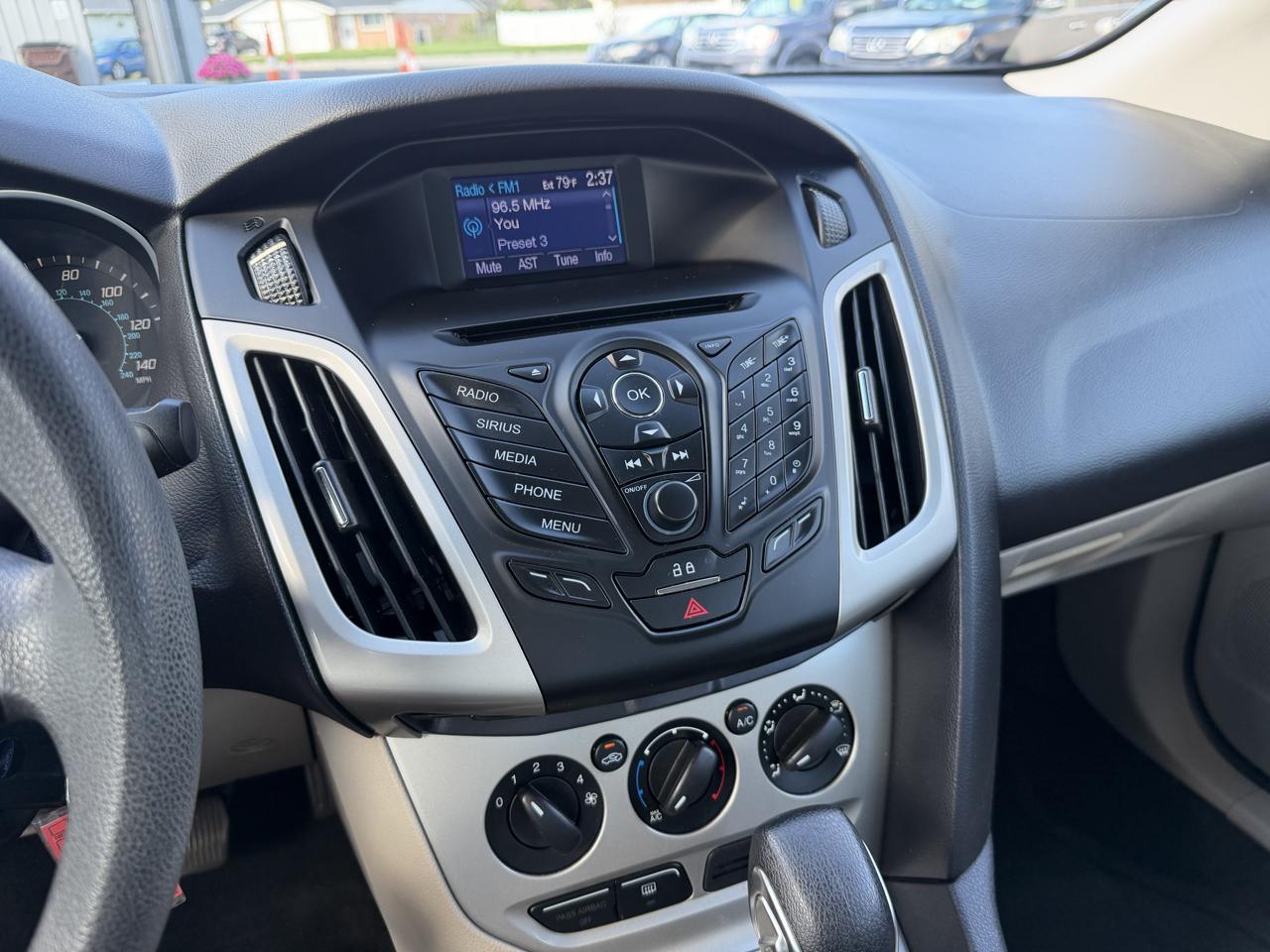 Ford Focus SE Sedan 2014
