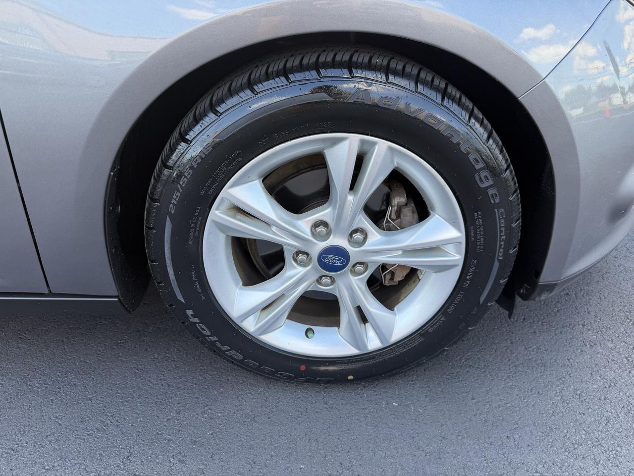 Ford Focus SE Sedan 2014
