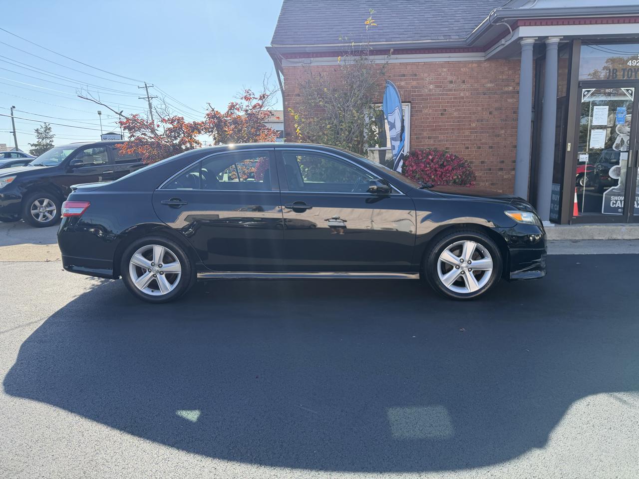 Toyota Camry LE 6-Spd AT 2011