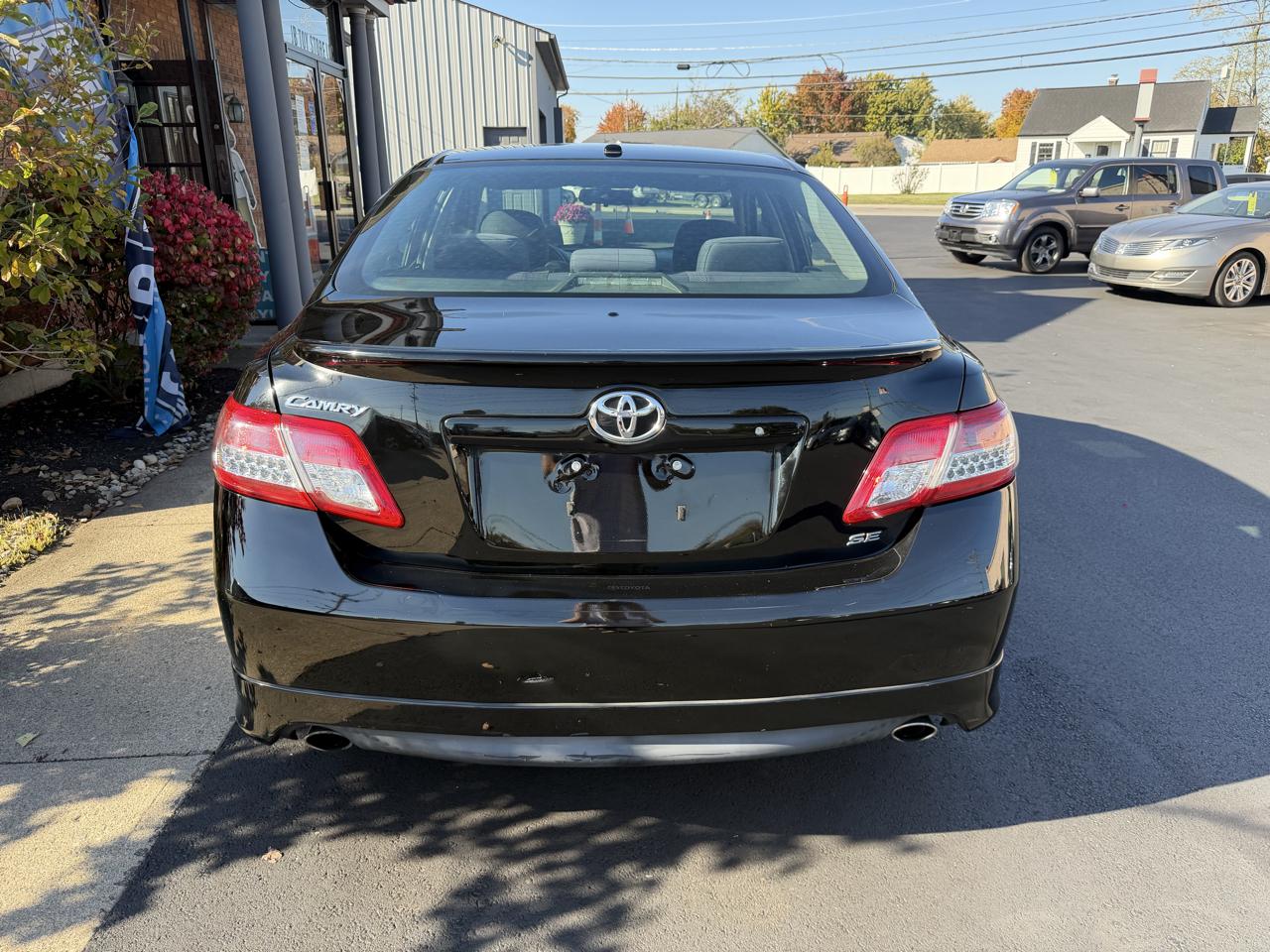 Toyota Camry LE 6-Spd AT 2011