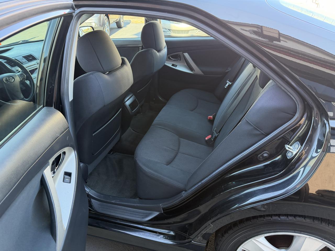 Toyota Camry LE 6-Spd AT 2011