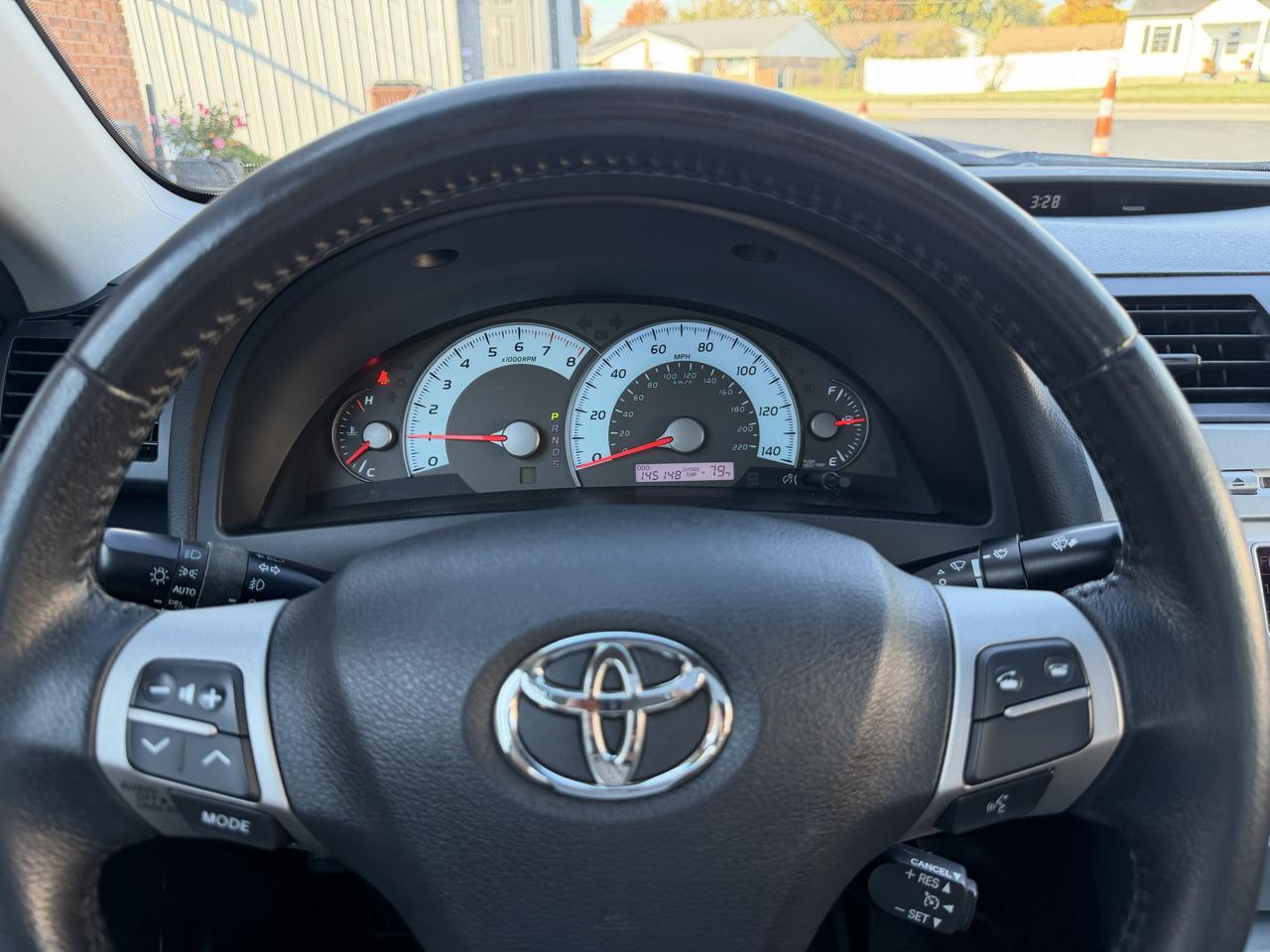 Toyota Camry LE 6-Spd AT 2011