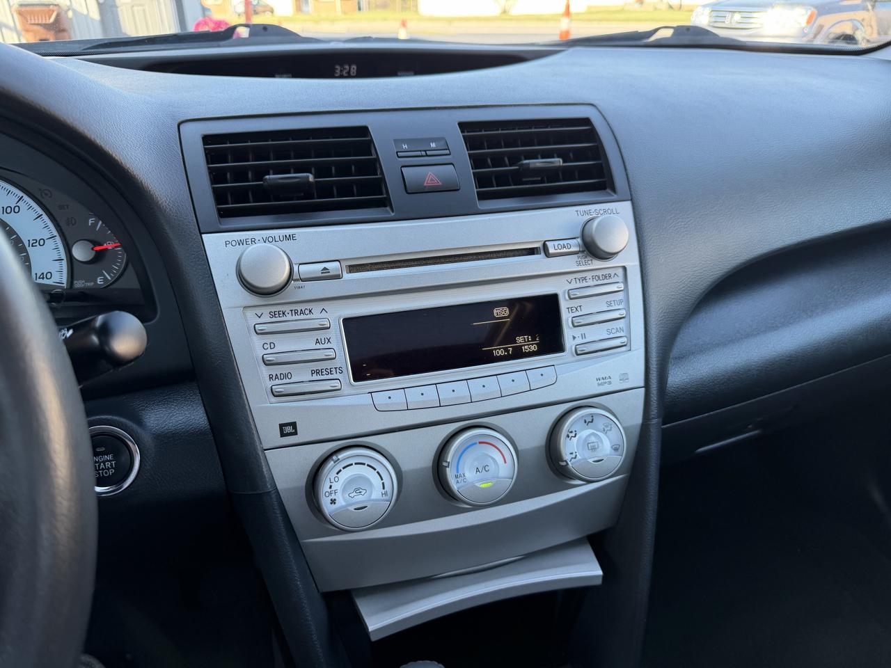 Toyota Camry LE 6-Spd AT 2011