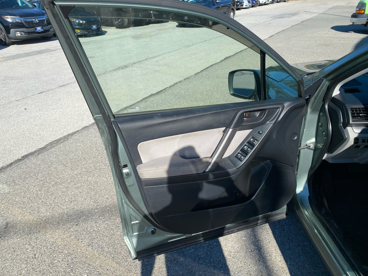 2014 Subaru Forester 2.5i Premium photo 6