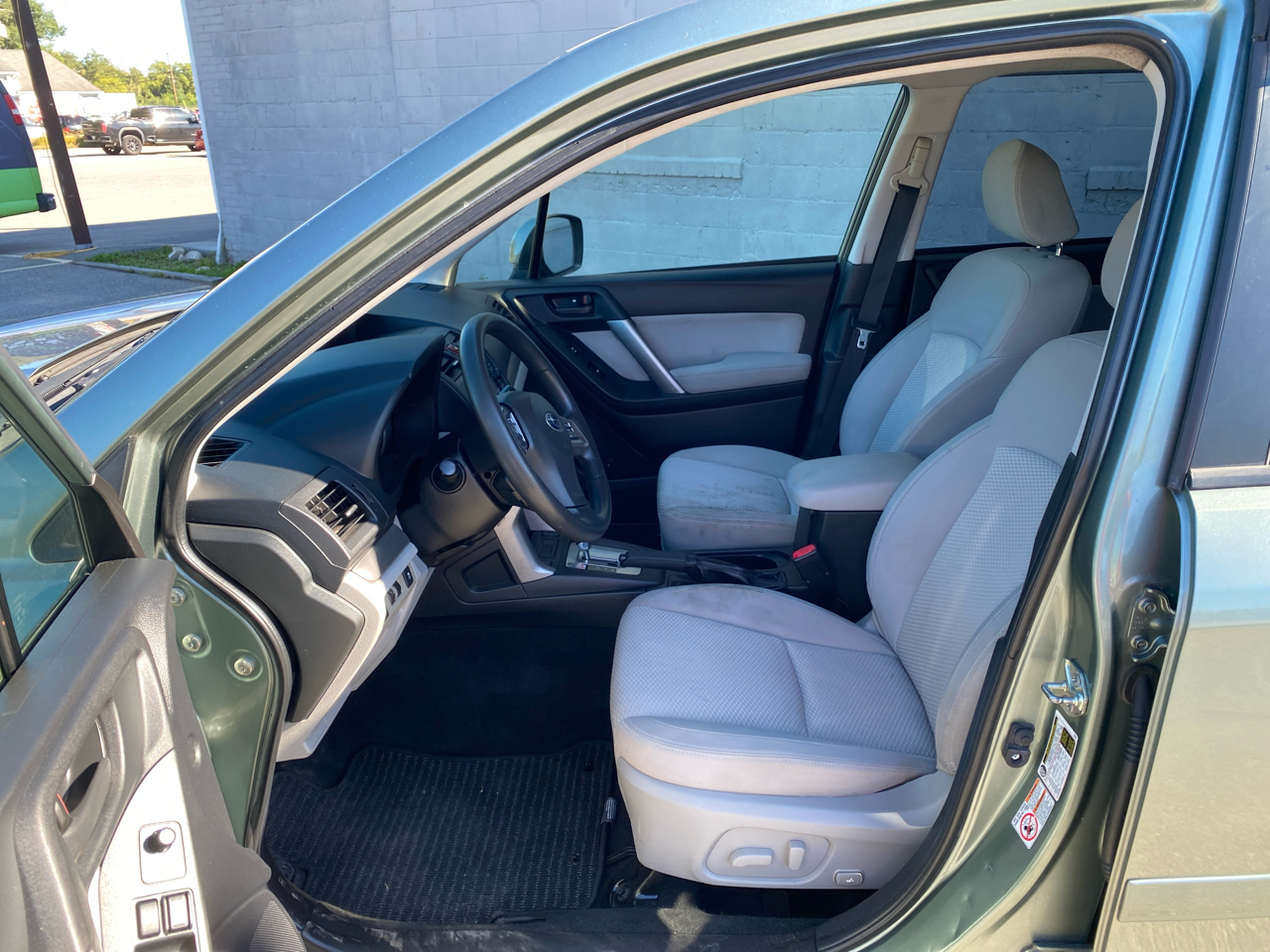2014 Subaru Forester 2.5i Premium photo 7