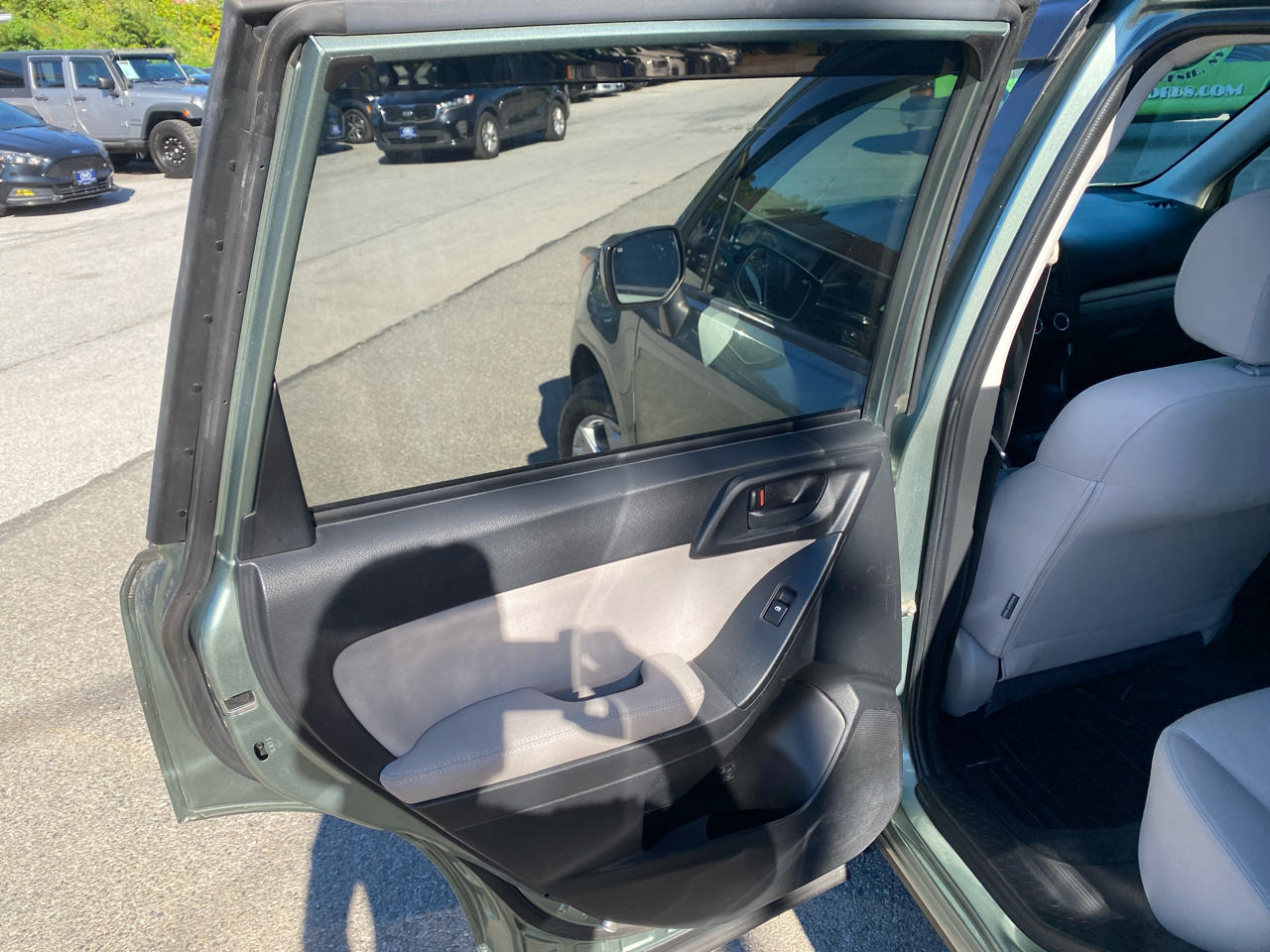2014 Subaru Forester 2.5i Premium photo 8