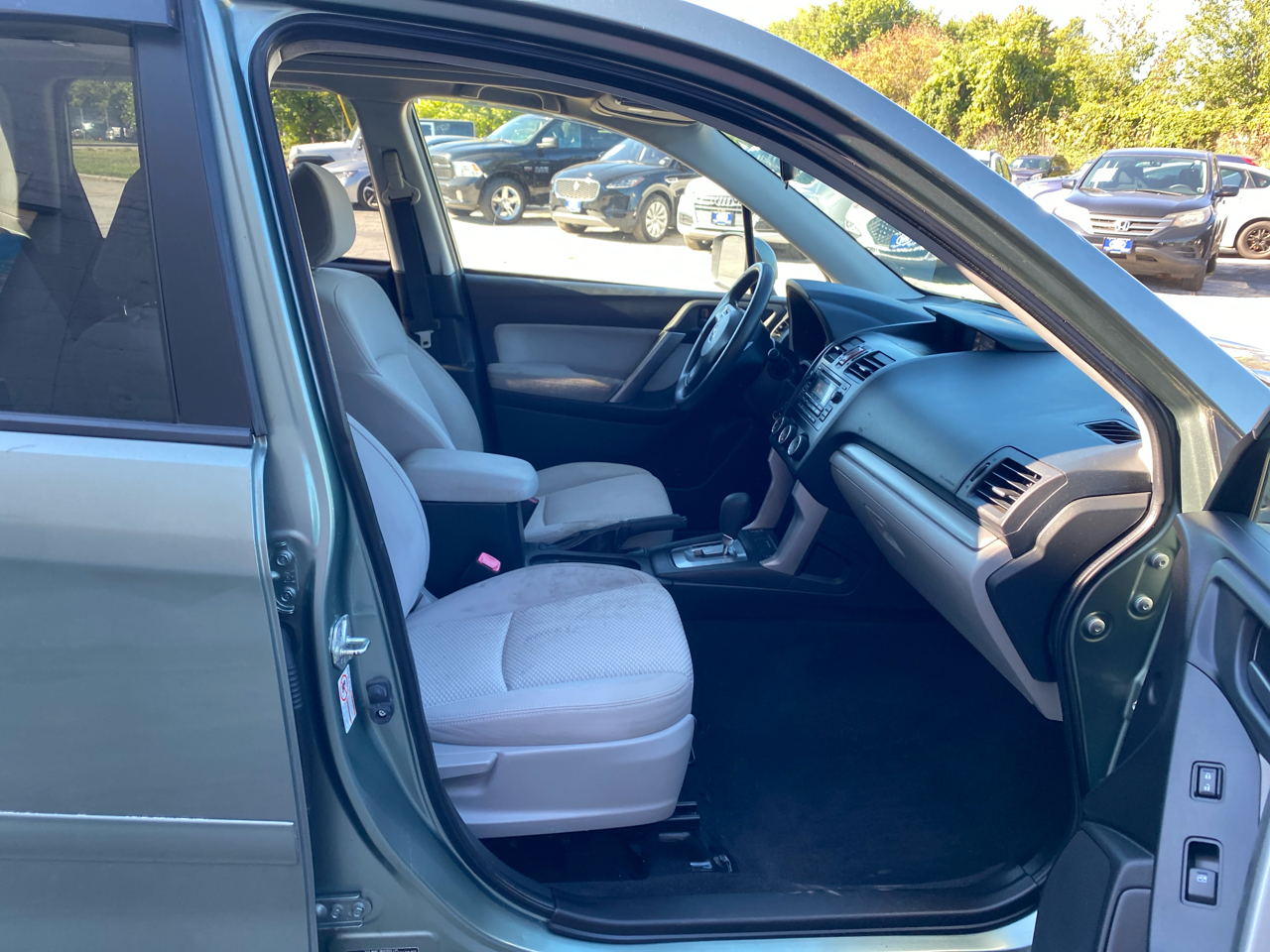 2014 Subaru Forester 2.5i Premium photo 16