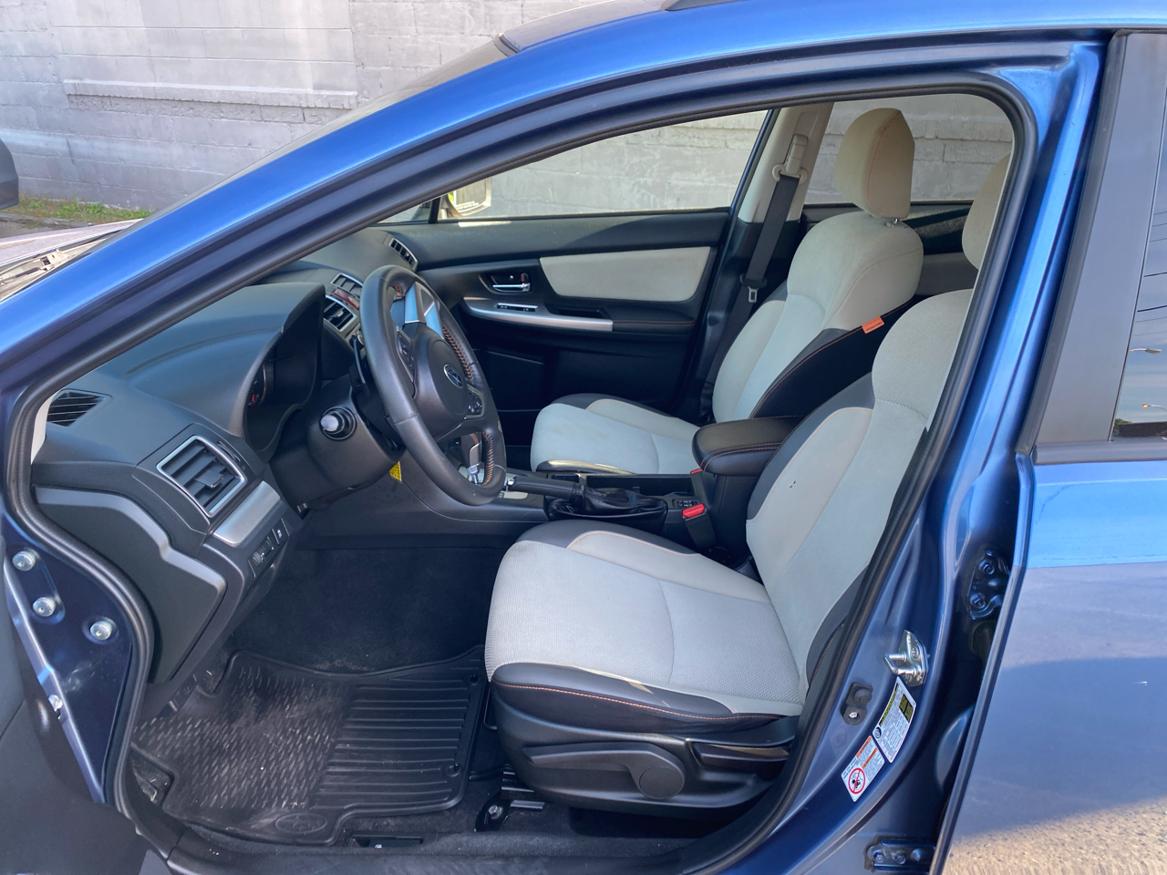 2017 Subaru Crosstrek 2.0i Premium photo 8