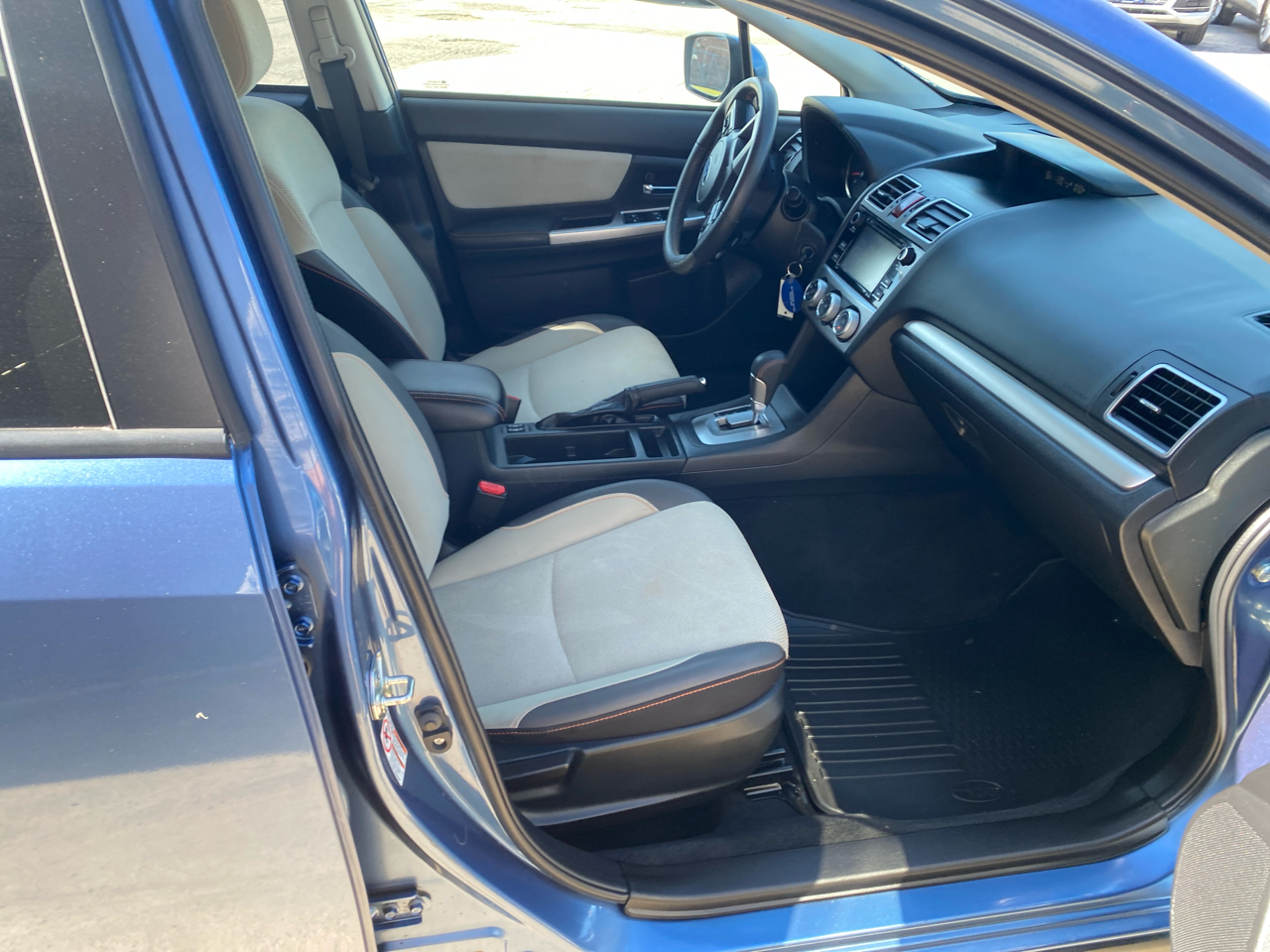 2017 Subaru Crosstrek 2.0i Premium photo 17