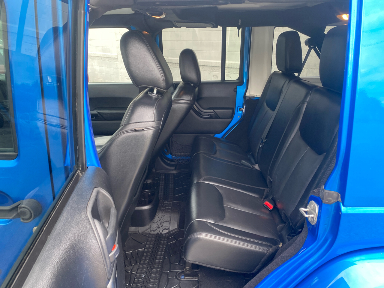 Jeep Wrangler Unlimited Sahara 4WD 2015 Jeep Wrangler Unlimited Sahara 4WD 2015