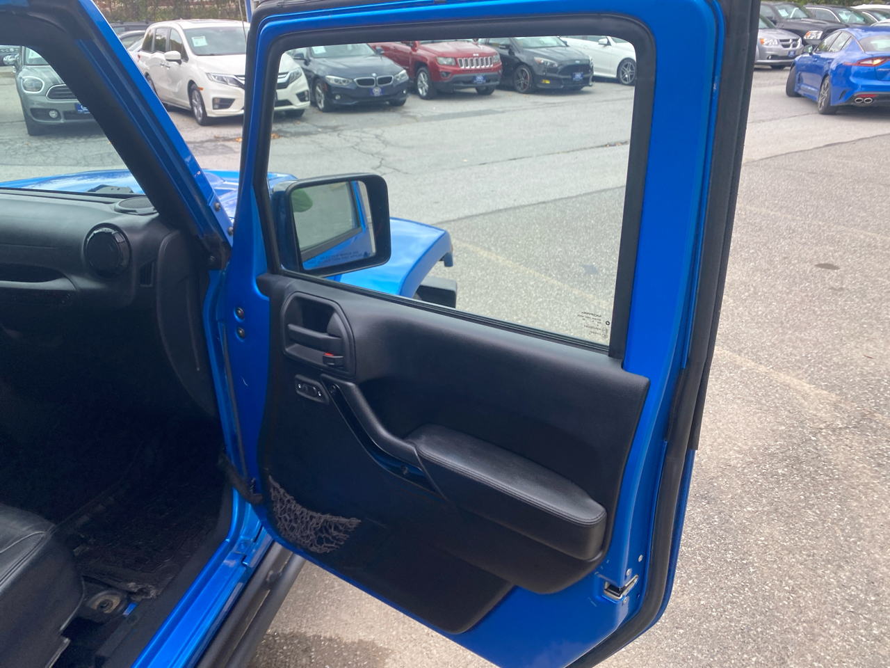 Jeep Wrangler Unlimited Sahara 4WD 2015 Jeep Wrangler Unlimited Sahara 4WD 2015
