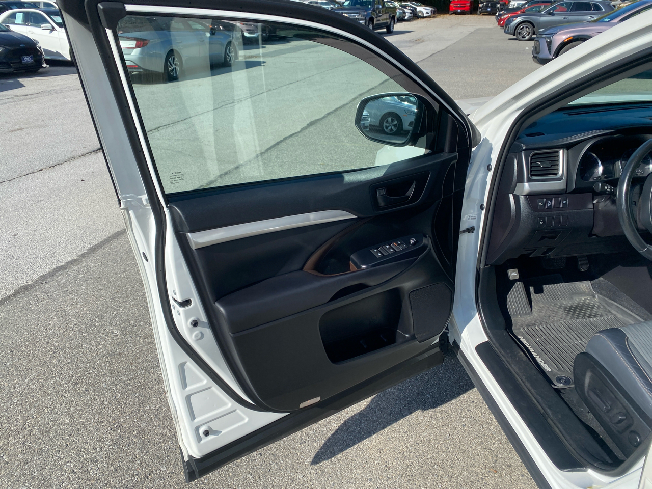 Toyota Highlander LE Plus AWD V6 2019 Toyota Highlander LE Plus AWD V6 2019