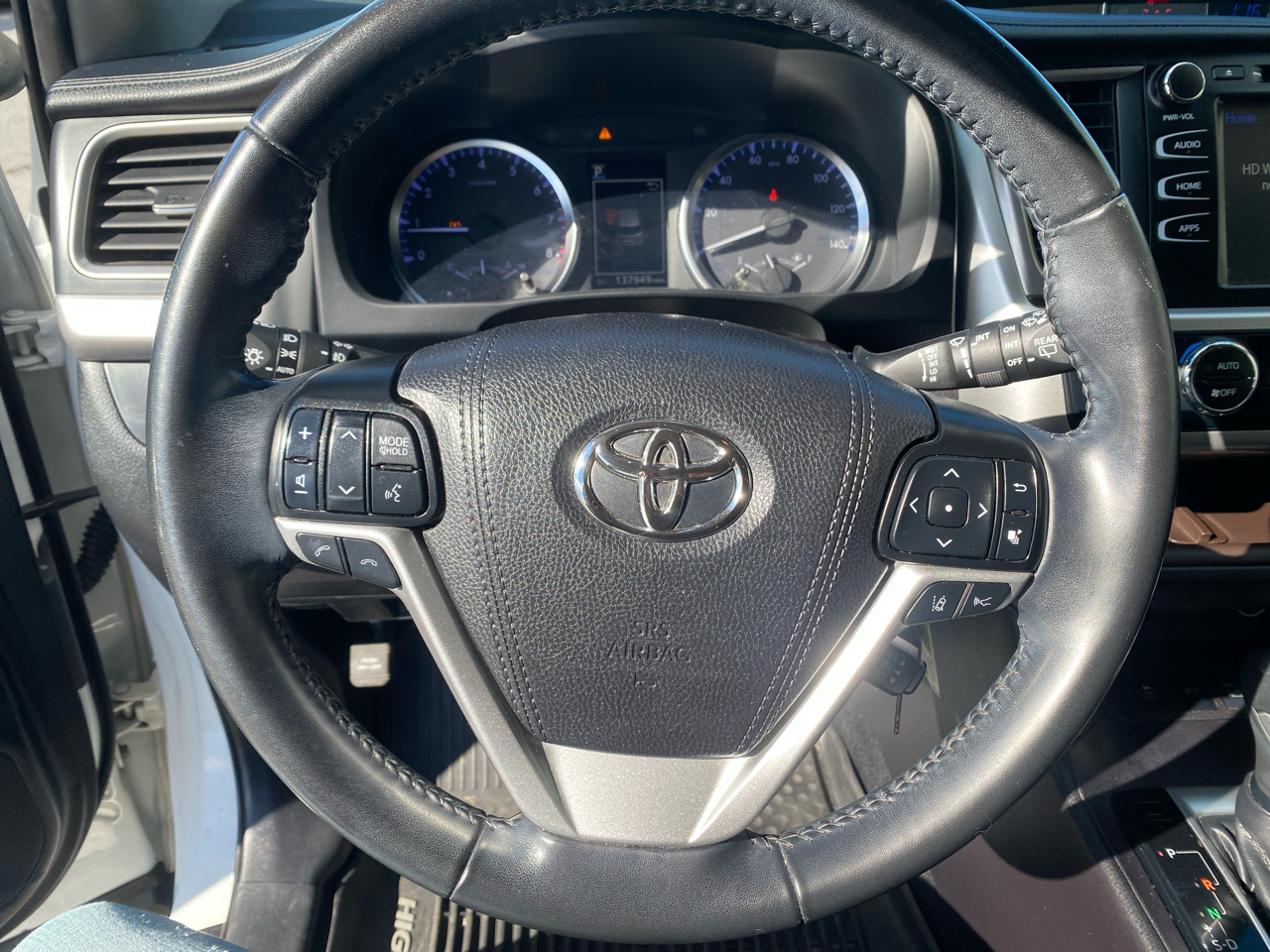 Toyota Highlander LE Plus AWD V6 2019 Toyota Highlander LE Plus AWD V6 2019