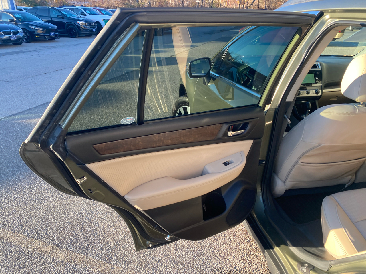 2017 Subaru Outback 2.5i Limited photo 4